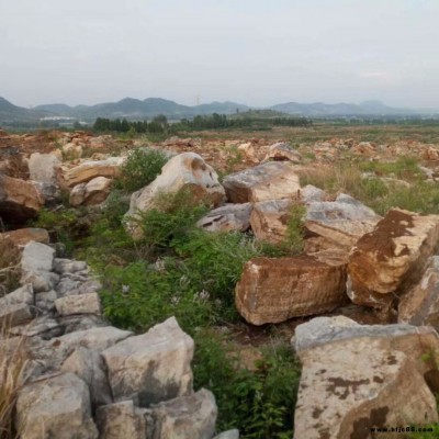 重庆永川区千层石厂家 假山草坪石 千层石一吨价格 景观石 刻字假山石