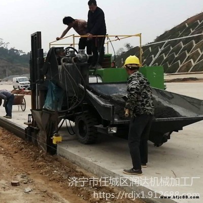 多功能路肩滑膜摊铺机 大型沥青砂拦水带机械 全自动路沿石成型机视频