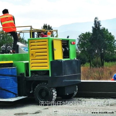 润达混凝土路缘石滑模机 小型自动路沿石成型机 无线遥控路边石滑模机