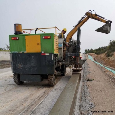 润达承包租赁施工无线遥控路沿石滑模机 公路两侧路路肩成型机 履带式路缘石滑模机