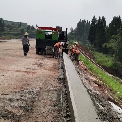 润达现浇路沿石滑模成型机 路缘石滑模一次成型 公路沥青砂拦水带成型机