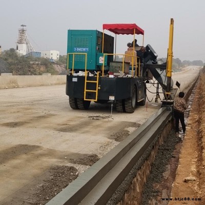 鸿信履带式路沿石滑模机 公路沥青砂拦水带成型机 路牙石一次滑模成型机