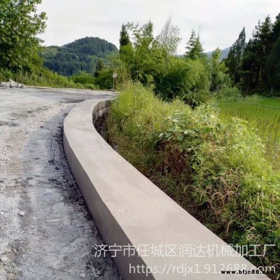 公路工程专用路沿石滑模机 润达小型路边石成型机 高速公路大马力防撞墙成型机