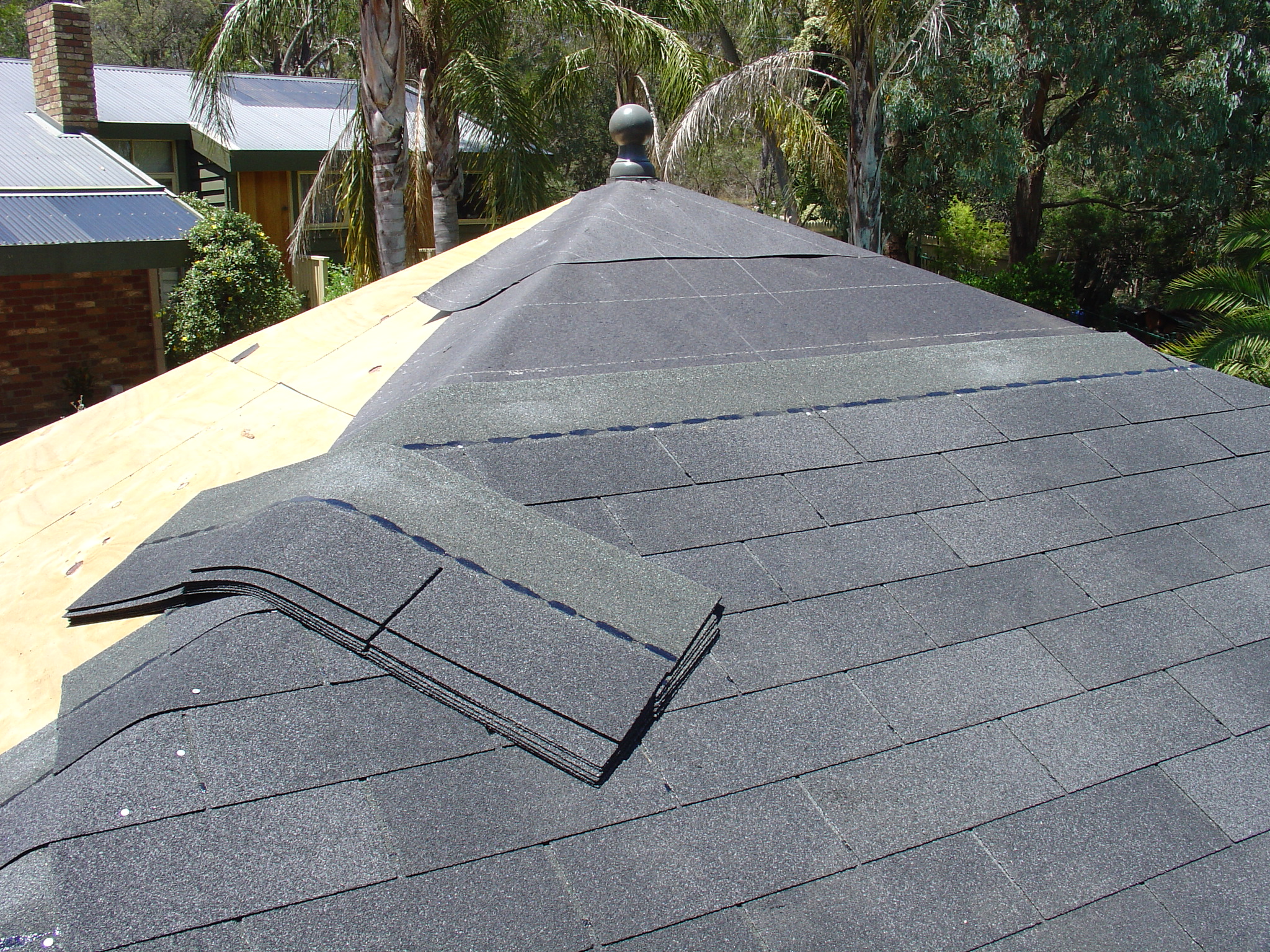 Courses-of-asphalt-shingles-running-up-the-roof.jpg