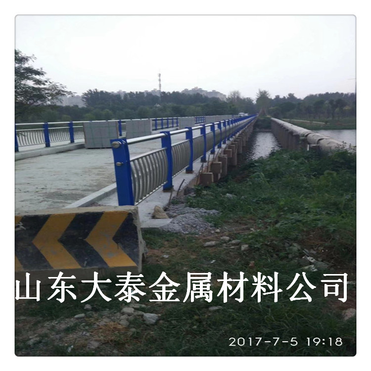 碳钢钢管喷塑桥梁栏杆大泰定制加工 镀锌钢板立柱 景观河道护栏