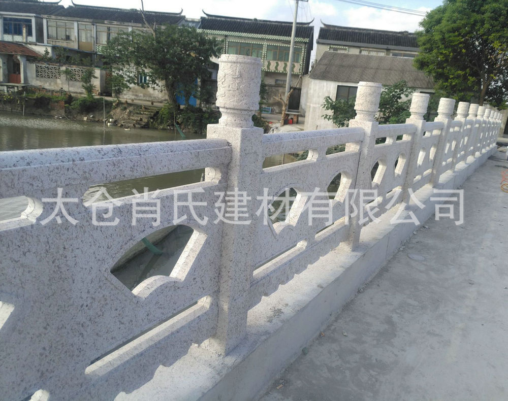 专业供应仿石雕花栏杆 河堤混凝土栏杆 交叉型混凝土栏杆示例图8