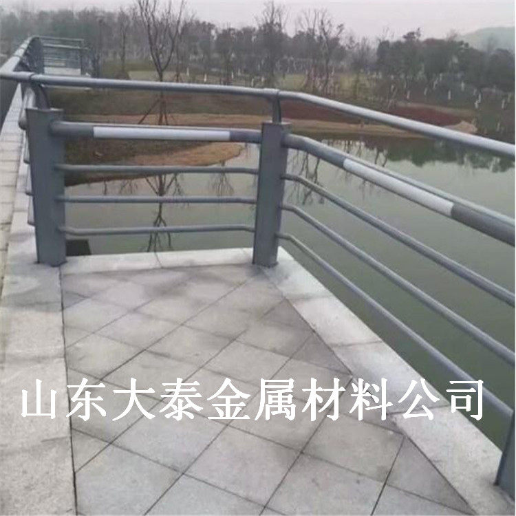 不锈钢桥梁防撞护栏 专业制造304复合管景观道路护栏 防撞护栏