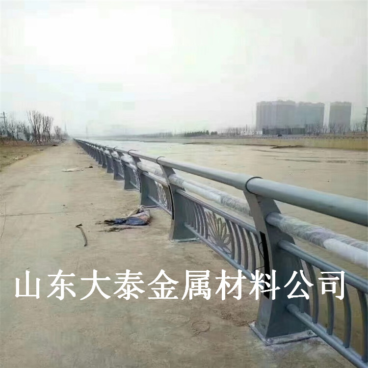 不锈钢桥梁防撞护栏 专业制造304复合管景观道路护栏 防撞护栏