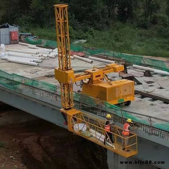 桥梁排水管安装施工车雨水管道车