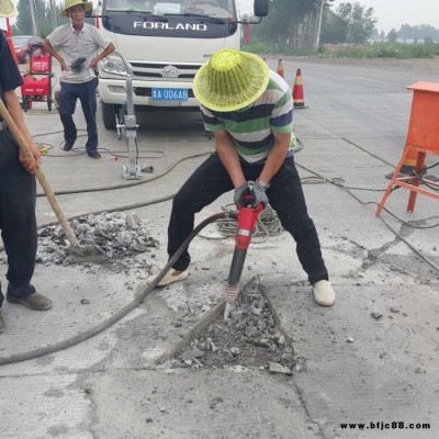 郑州市快干混凝土路面翻新修补料两个小时快速通车