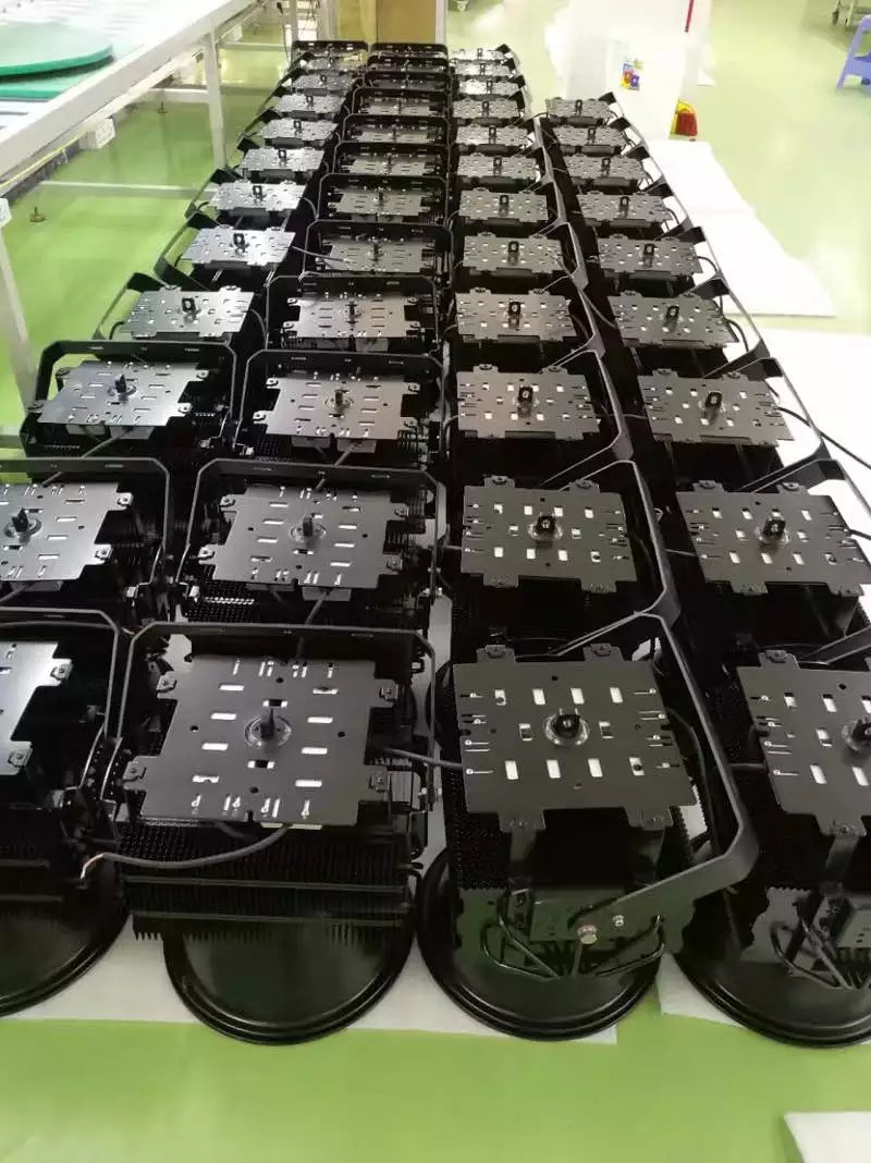 黑色鳍片超频三工矿灯 500W 防雨防雷大功率高杆远距离投光灯示例图3