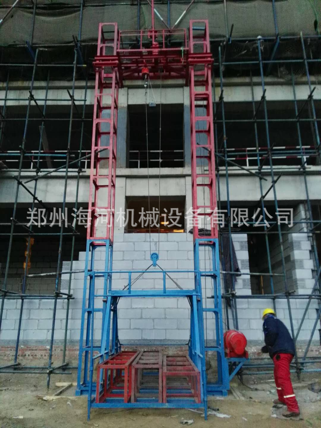 供应福建泉州专用盖房提料机 两柱一笼升降设备 双株单笼龙门架示例图12