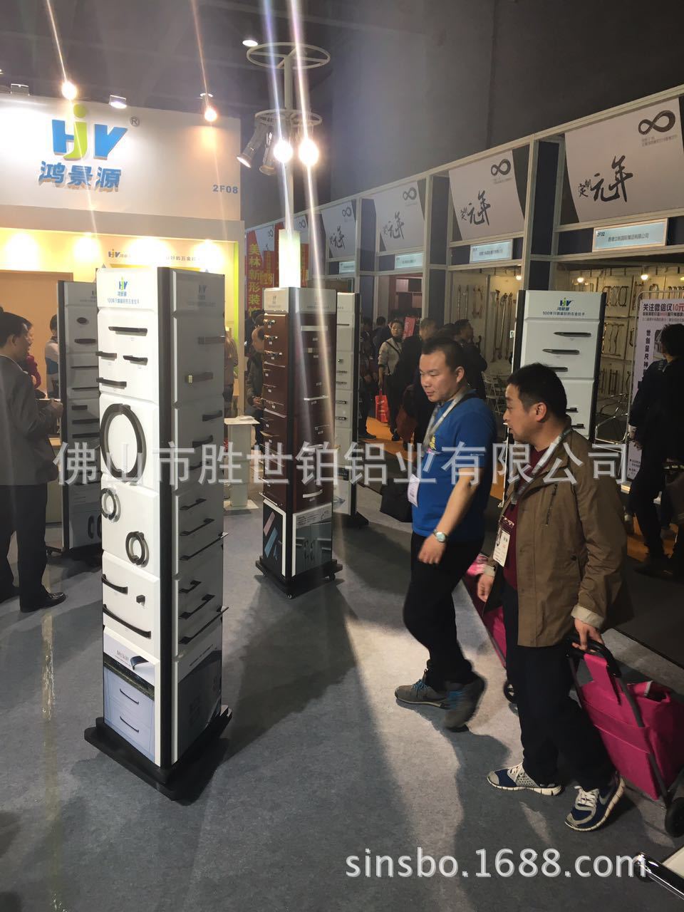 参展可折装三角旋转展架 五金门店专用门锁把手展示架可钉可贴示例图3